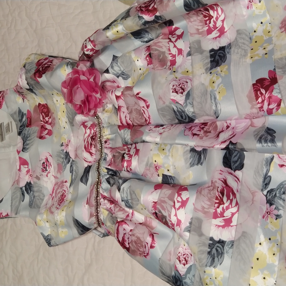 New! Beautiful floral dress